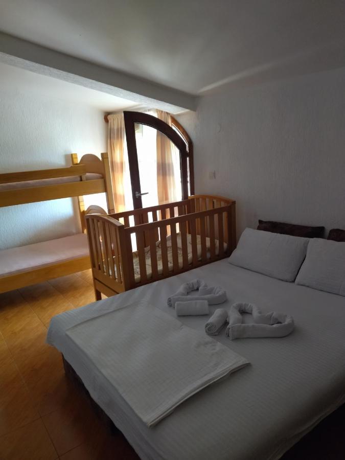 Apartment Klara Бар Екстериор снимка